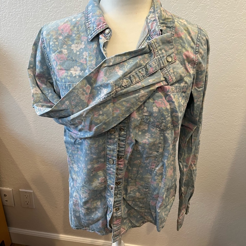 Mossimo Target Floral Chambray Snap Button Down Long Sleeve Top / Shacket (2013)